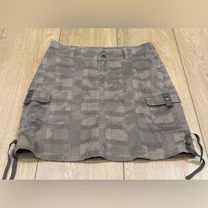 KÜHL Women’s Gray Plaid Camo Cargo Skirt Size 4 Outdoor Utility